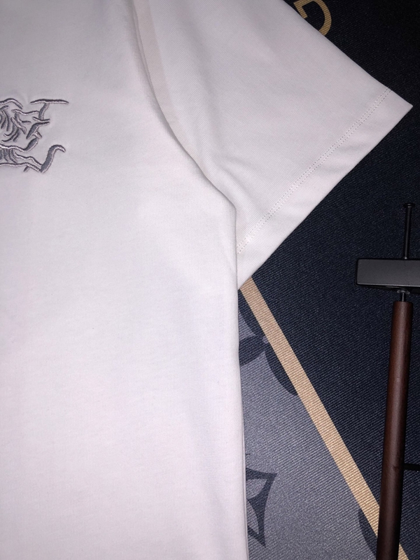 ブランドTシャツ側面デザイン